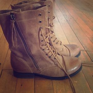 Combat boots